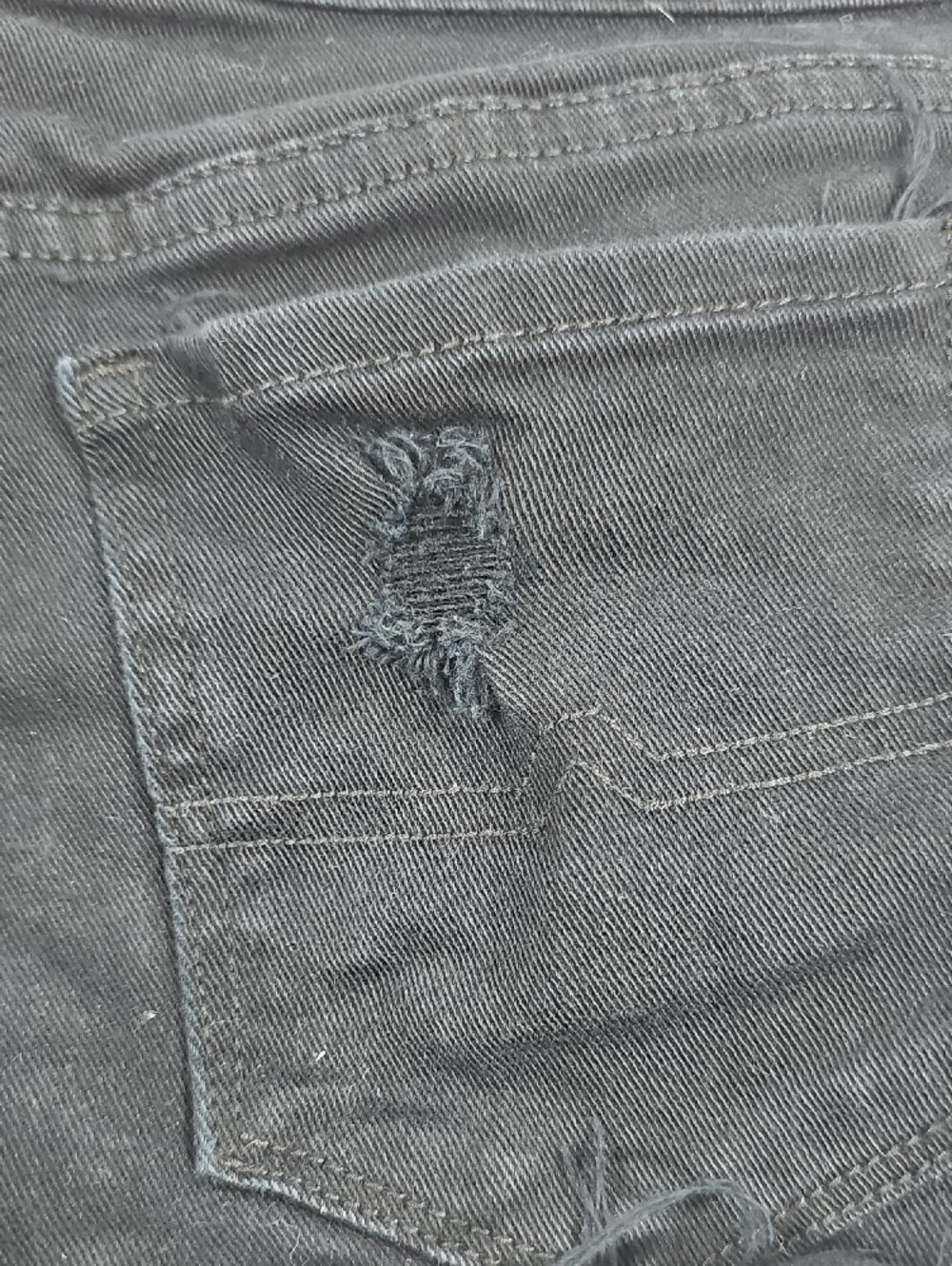 Arizona Jean Co Black Distressed Denim Shorts Womens 9 Raw Hem Ripped Low Rise - Picture 9 of 9